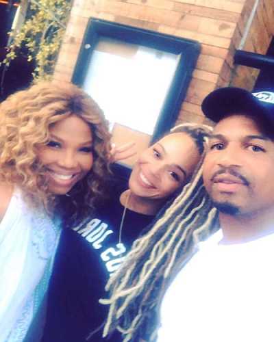 Stevie J. and Faith Evans Snap a Pic with Mona Scott-Young and Fans ‘Smell a Spin Off’